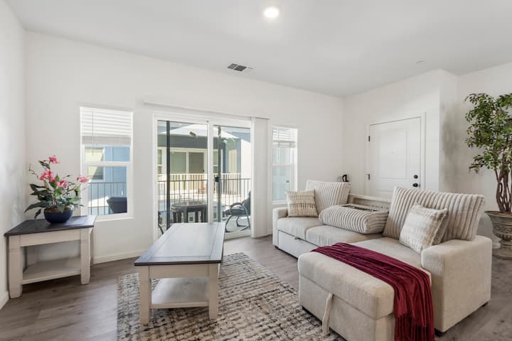 Newly Built 2br/2ba | Central Sac Location - Sacramento, CA
