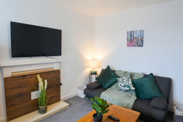 Bright 2 Bdr In Hawick |Sleeps 5 |Free Parking - Hawick