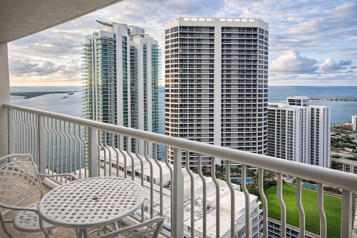 39th Fl Brickell Condo W/amazing Views & Parking - Miami, FL