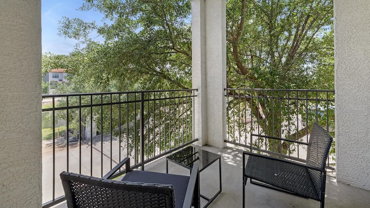 Landing | Stunning 2bd, Gym - Garland, TX