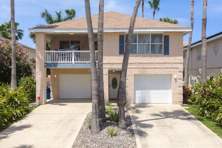 Lovely Bayside Retreat Pool Dog-friendly - South Padre Island, TX