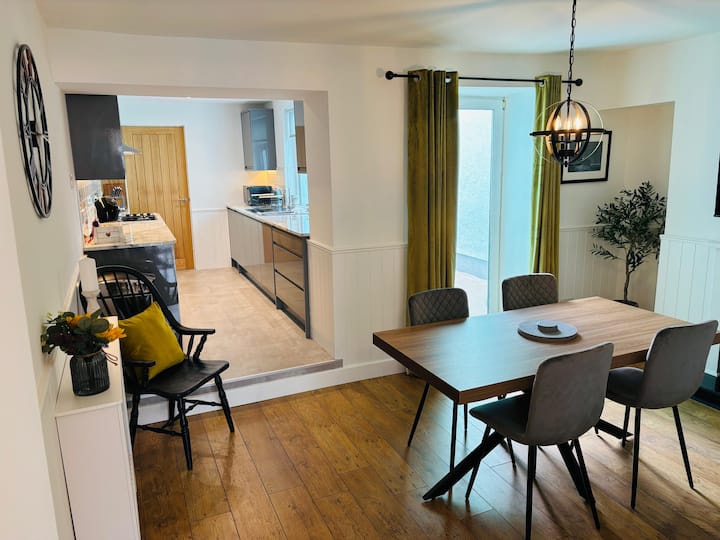 Cockle Cottage - Located In The Heart Of Mumbles. - The Mumbles
