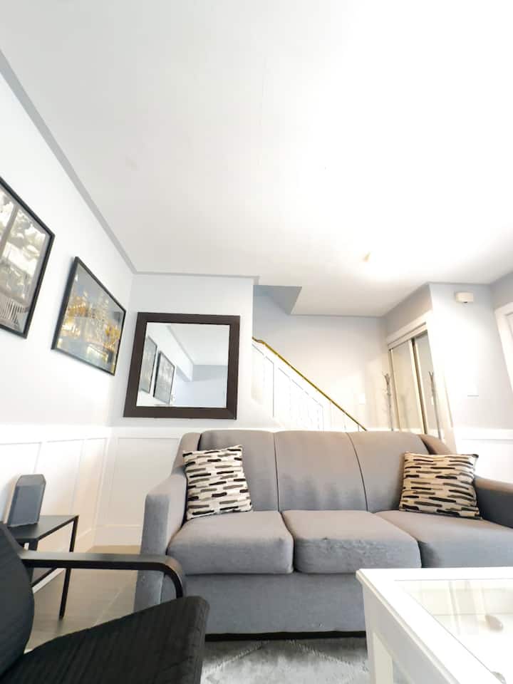 Modern 3 Bed Retreat | Close To Campus - Waterloo, ON, Canada