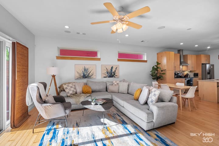 Game Day House | Hot Tub, Mini Golf, Walkable - Fayetteville, AR