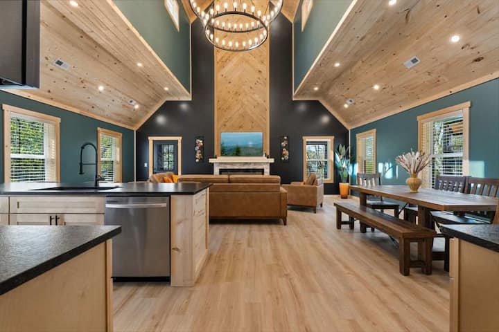 2miles To Dtwn & Gsmnp  3 Pools  Theater 3decks - Gatlinburg, TN