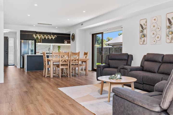 Home In Taupo Modern Luxury Stay - Taupō