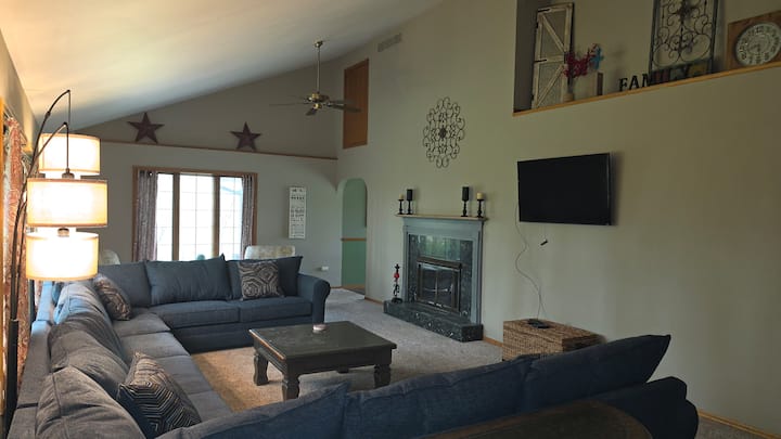 Gorgeous 4500 Sq Ft 5-bedroom Home On 18 Acres - Wisconsin