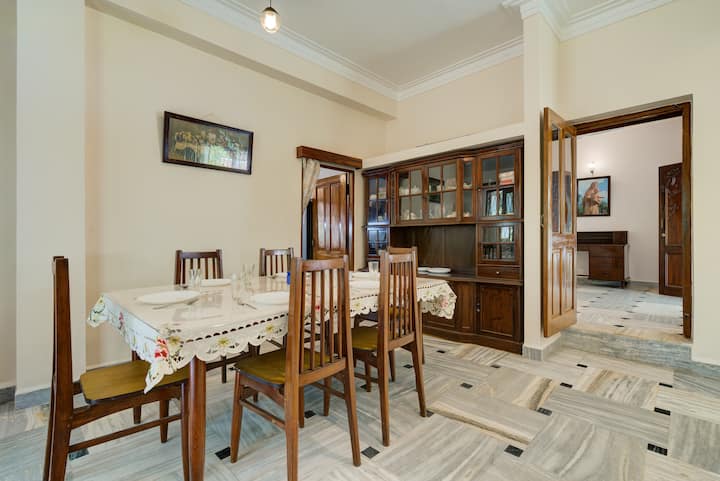 Dining area image 1