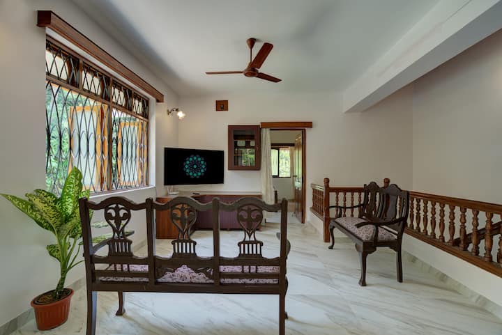Living room image 6