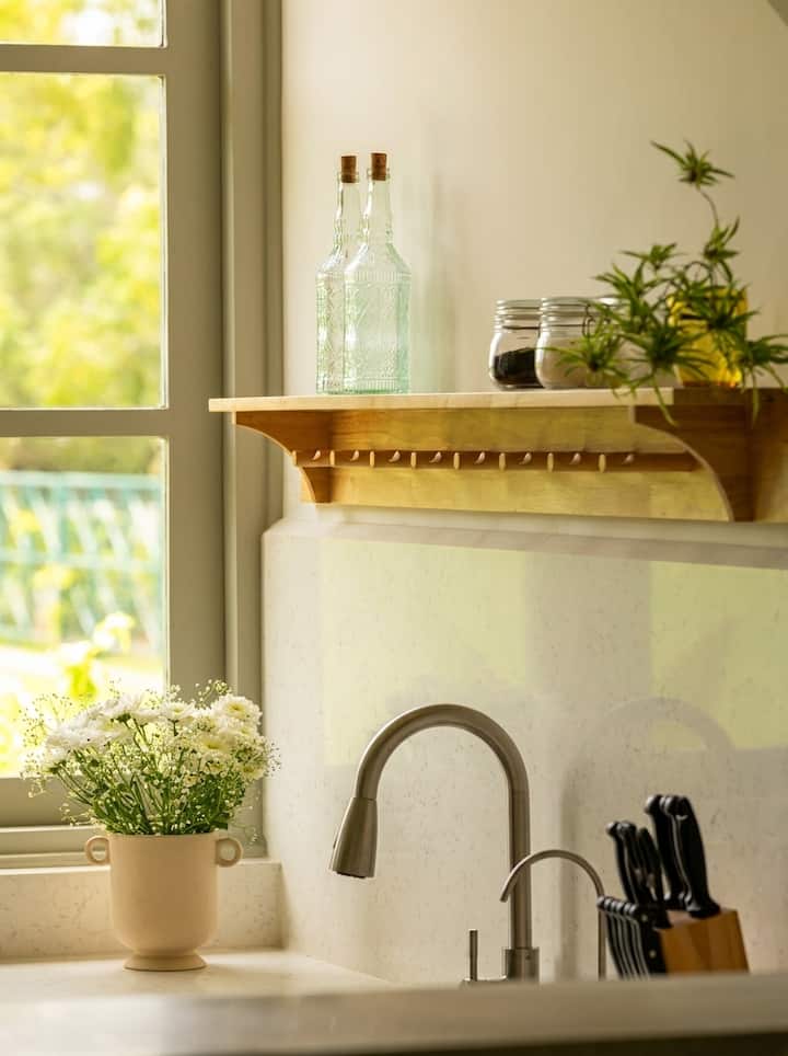 Full kitchen image 1