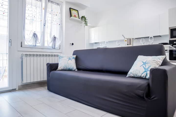 Luminous Central Apartment Near The Sea - Pomezia
