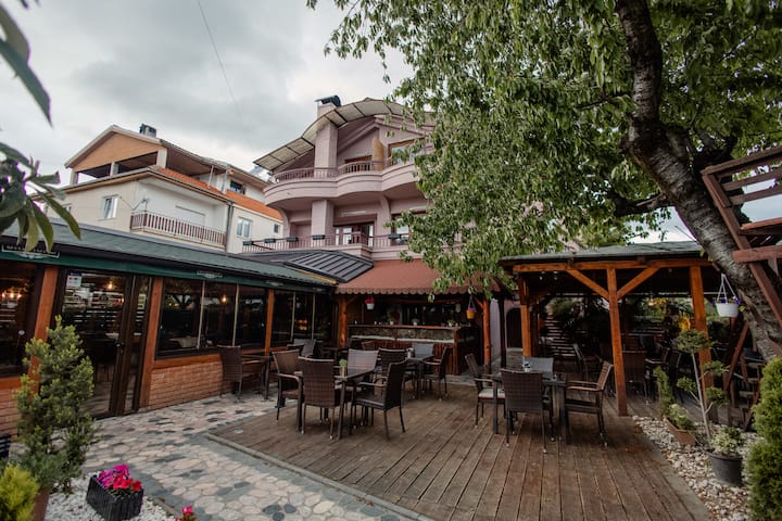 Villa Cherry Rooms And Restaurant - Ohrid