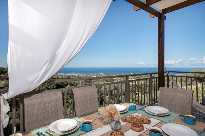 Spacious 3br Retreat With Pool – Relax & Unwind - Creta