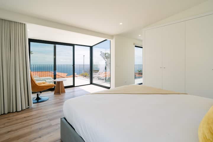 Entire Villa | Sea View, Terrace & Parking - Caniço