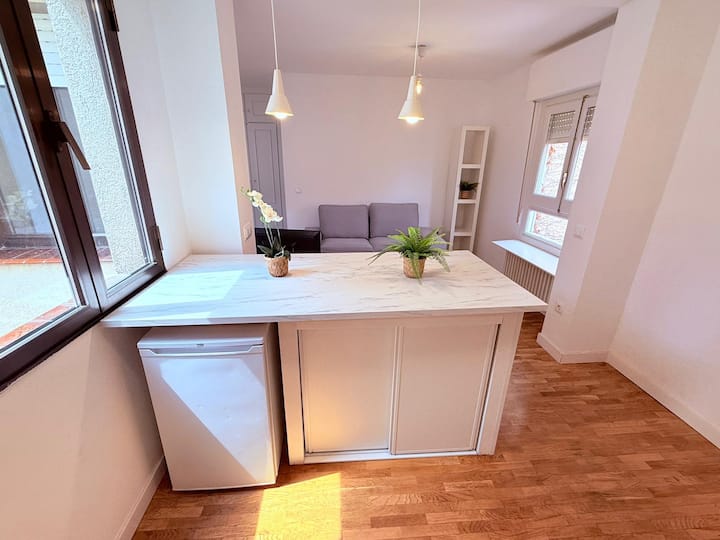 Acogedor Estudio En Un Atico - Madrid