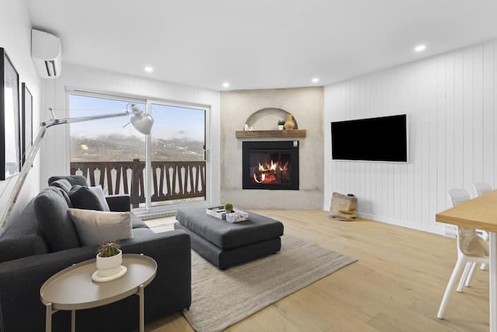 Tremblant Lakeview Retreat W/ Balcony & Fireplace - Mont-Tremblant