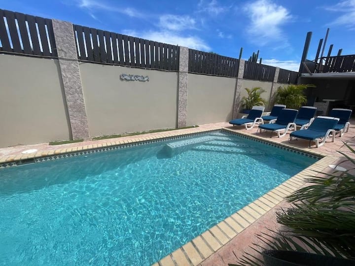 Puerta Del Sol#2-studio Near Airport Sleeps 4 - Aruba