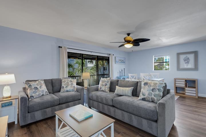 Coastal Townhome | Beach Access | Pool | Games - Belleair Beach, FL