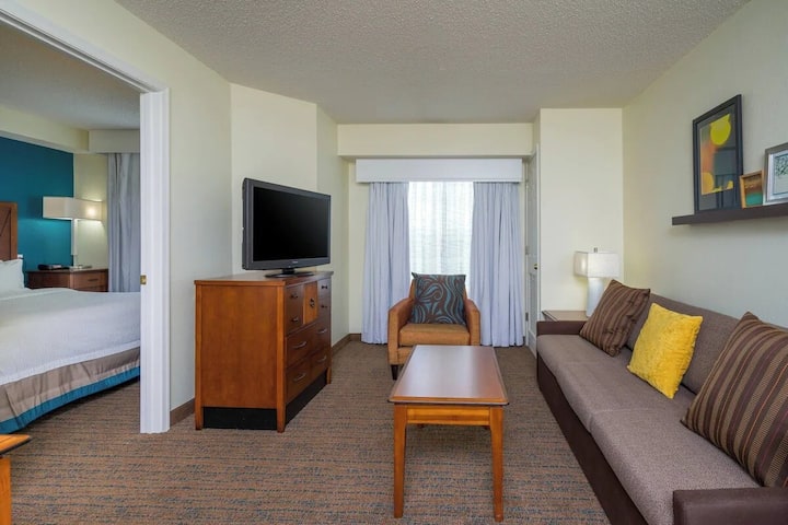 Marriott Salisbury | 1br King Sofa | Kitchen, Pool - Salisbury, MD