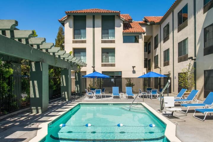 Silicon Valley Stay, Free Breakfast&parking + Pool - Santa Clara, CA