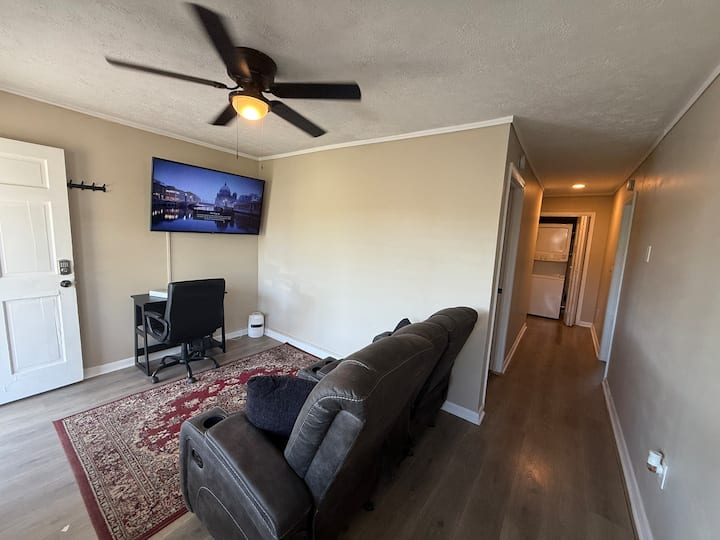 Fully Furnished Executive 2br Apt Prime Princeton - West Virginia