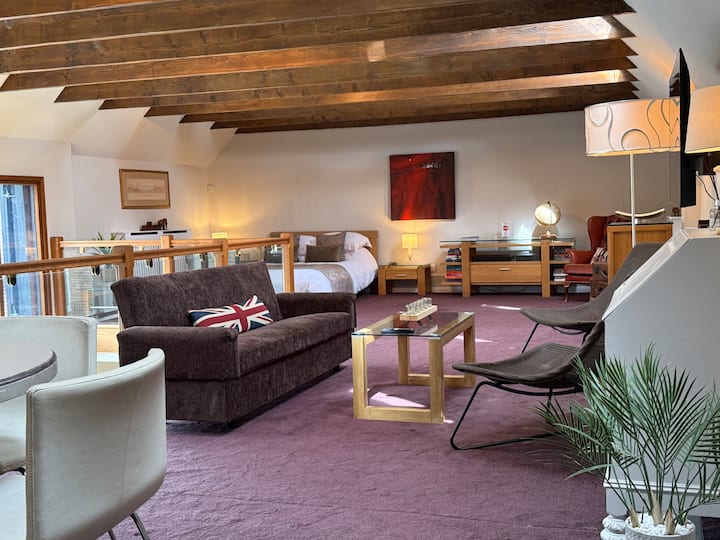 Surrey Hills Retreat - Guildford, UK