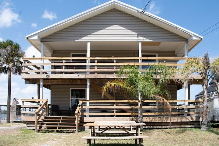 Waterfront Fiesta House W/ Dock + View - Jacksonville