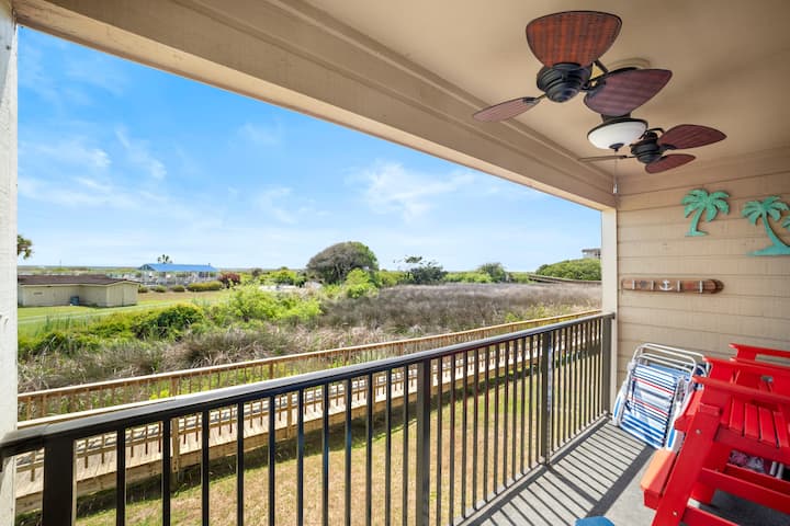 Couples Coastal Retreat - Front Row To Pool & Sand - Hilton Head Island, SC