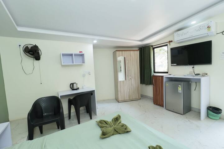 Bedroom 4 image 2