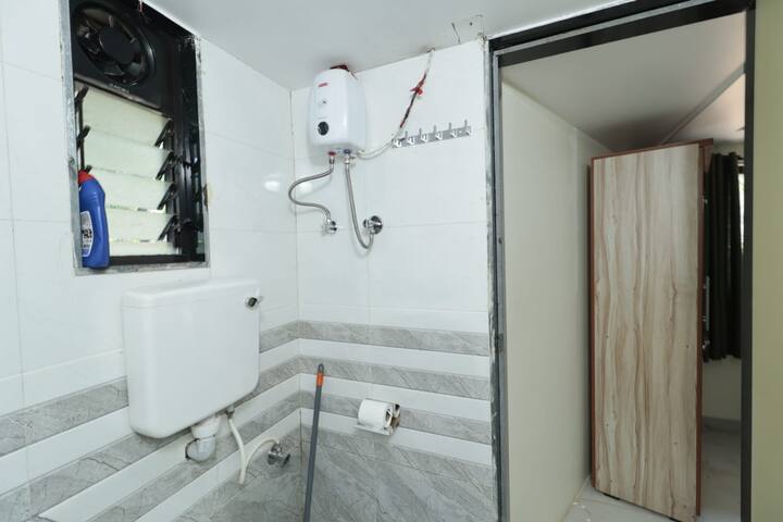Full bathroom 4 image 1