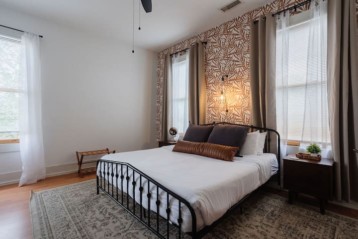 Savannah 2br Light-filled Loft - Thomas Square - Savannah, GA