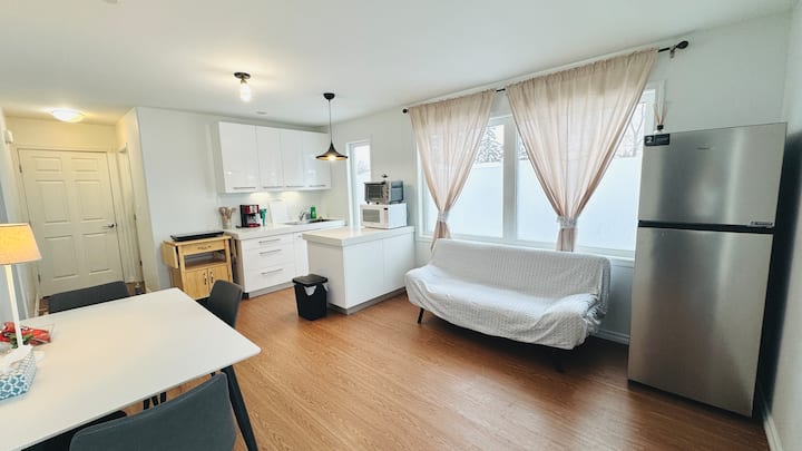 212-2 30 天起租 近大学及皇家医院的独立 2 居室套房 - Saskatoon