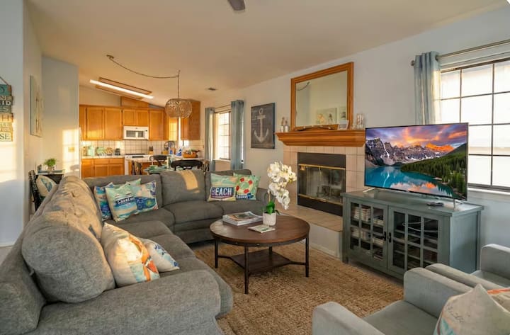 Spacious 3br/2ba Home With Hot Tub & Balcony - Pismo Beach, CA