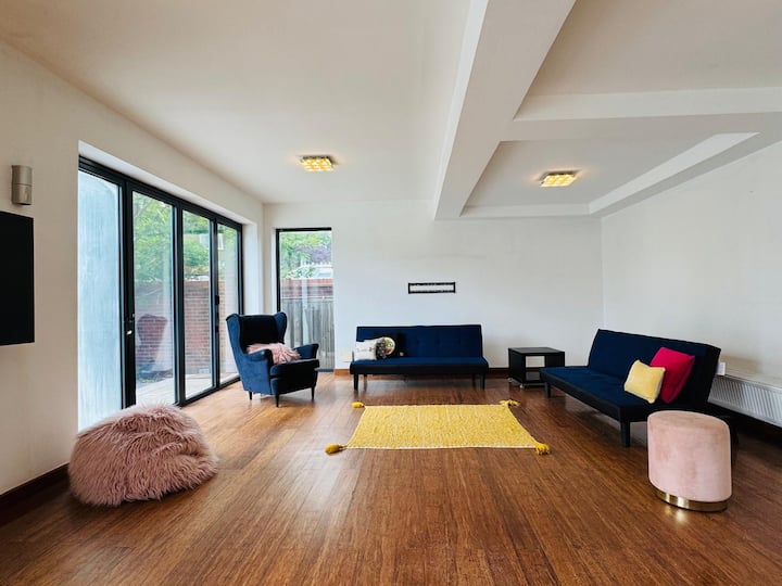 Large House For Contractors And Families - Adams Park Stadium