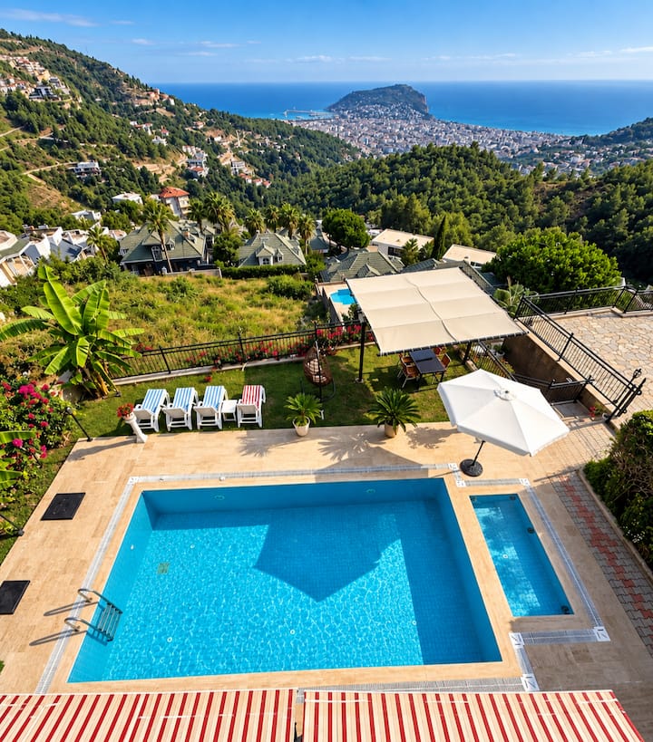 Luxury Villa with Panoramic Sea Views - Villas for Rent in Alanya ...