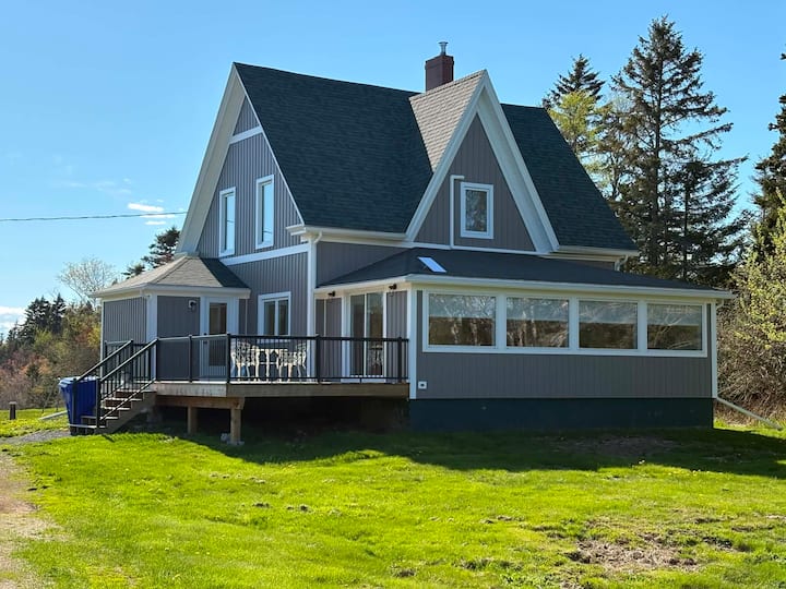 Otter Cove Cottage, Newly Renovated On Campobello - New Brunswick