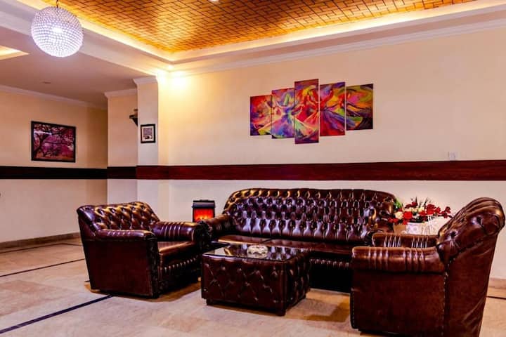 Luxury 1br Hotel|tv+wifi|5 Min Liberty Market•safe - Lahore