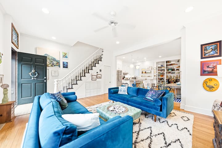 Charming 4br Retreat W Outdoor Living + Style - Kansas City, MO