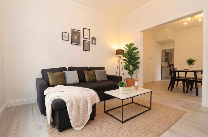 The Moonlight Stays|2bdfree Parking•perfect4groups - Cardiff