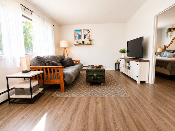 Easewell Flat | Steps To Big House And Downtown - Ann Arbor, MI