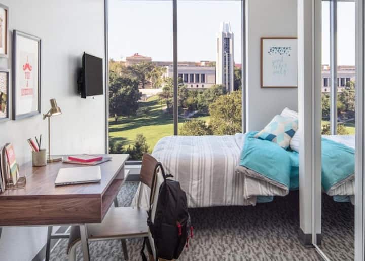 Home Base For World Cup Kc — Cozy Lawrence Apt - Lawrence, KS