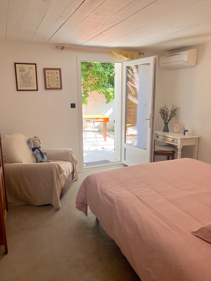 Bel Appartement A L'ombre Des Néfliers - Avignon