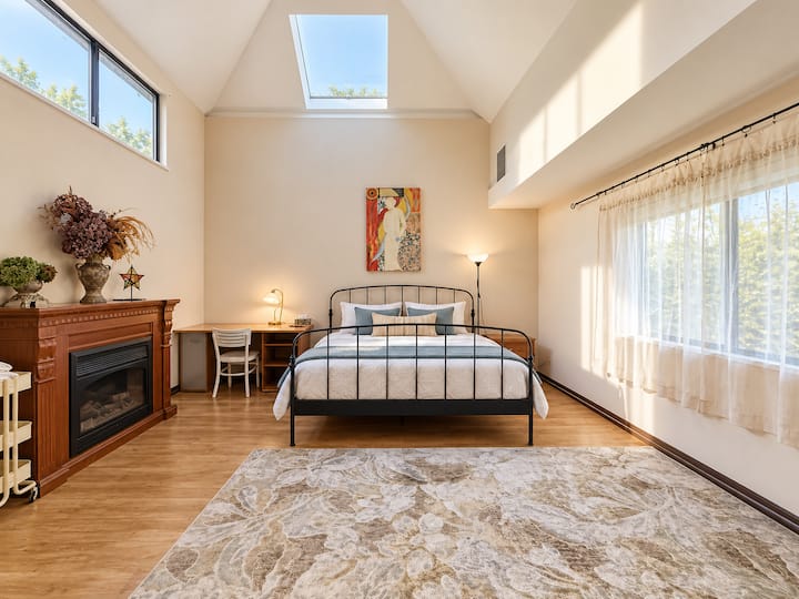 Quiet Sunshine Spacious Loft On 2nd Floor - Burnaby