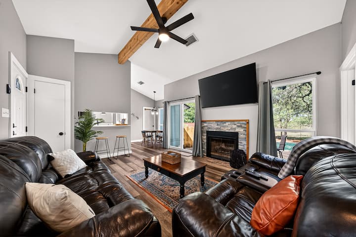 Boerne Bungalow - Home Away From Home - Boerne, TX