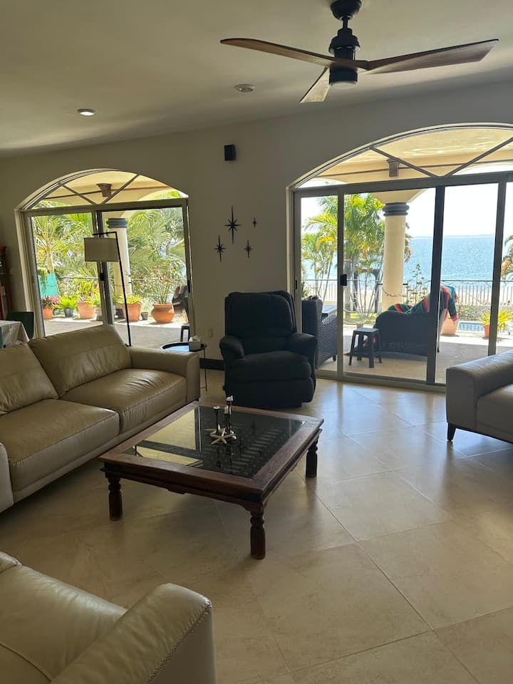 Expansive Executive Beachfront Home In Teacapan. - México