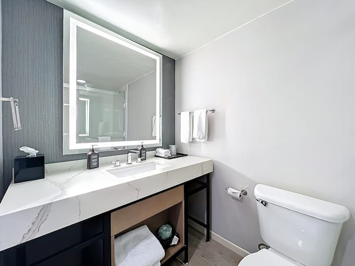 At Mine - Orlando King Suite - Altamonte Springs, FL