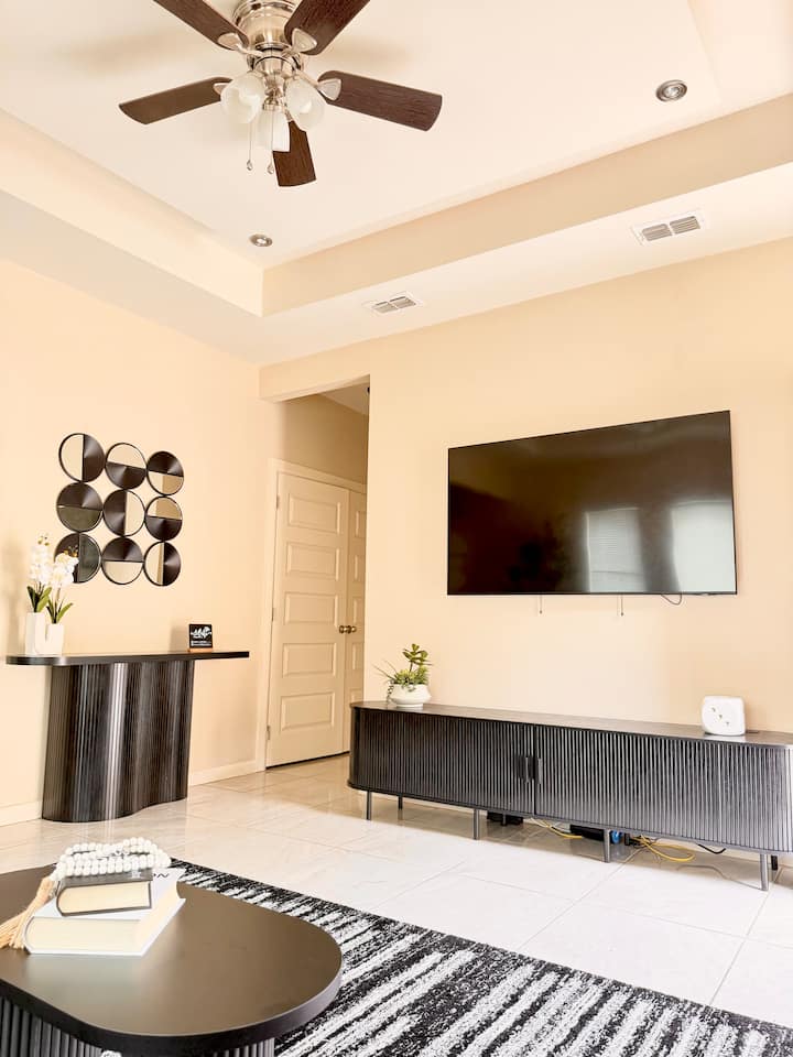 Modern 2br/2ba| Near Utrgv | Fast Wifi | Pets Ok - Edinburg, TX