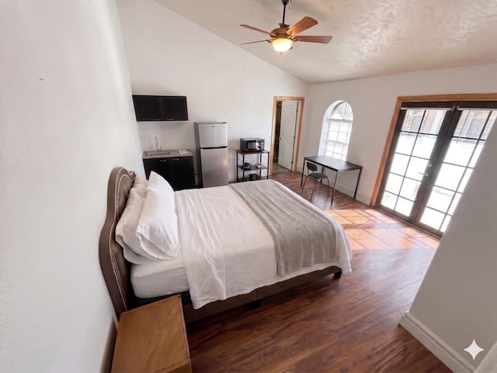 Quiet Modern Oasis | Independent Long-term Studio - Las Vegas