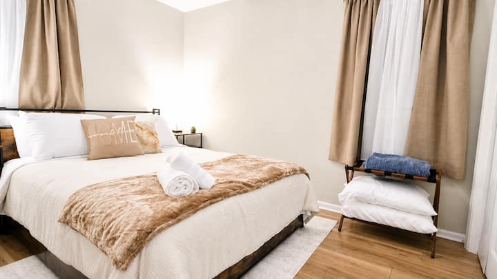 Dormez sur vos deux oreilles. Lit confortable avec tiroirs de rangement intégrés pour plus de commodité.