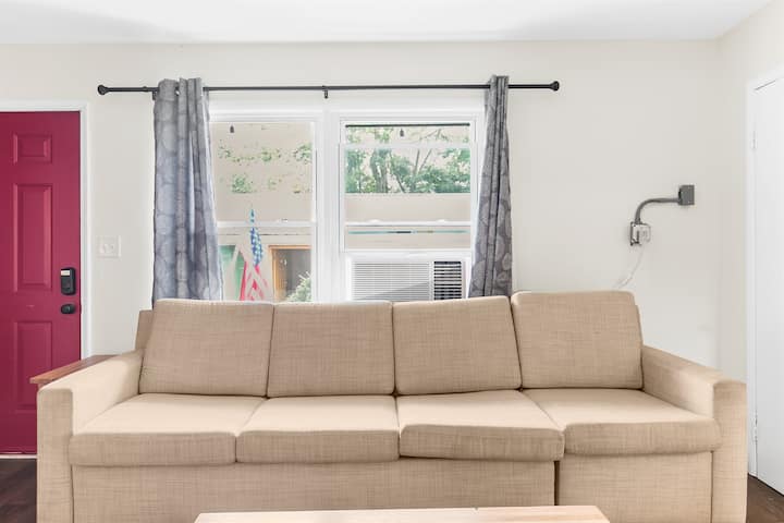 Norwood Seven Flat No. 7 - Downtown/king Bed/2br - Cardiff, AL